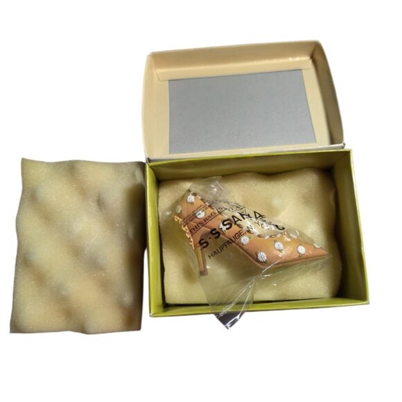 EUC Stepping Out Decorative Tiny Shoe - Daisy Mae Design - Picture 1 of 7